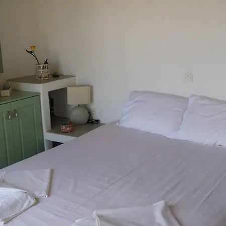 فيلة Anemi Serifos Town