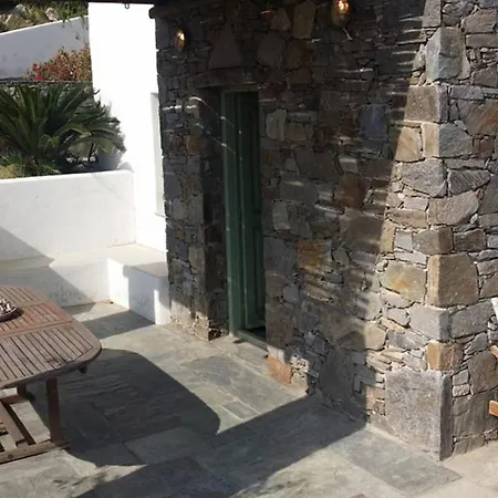 فيلة Anemi Serifos Town